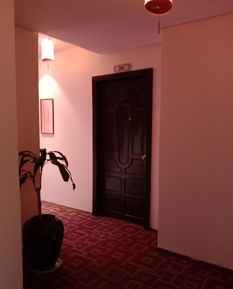 Shwe Pyi San Yar Hotel Yangón Exterior foto