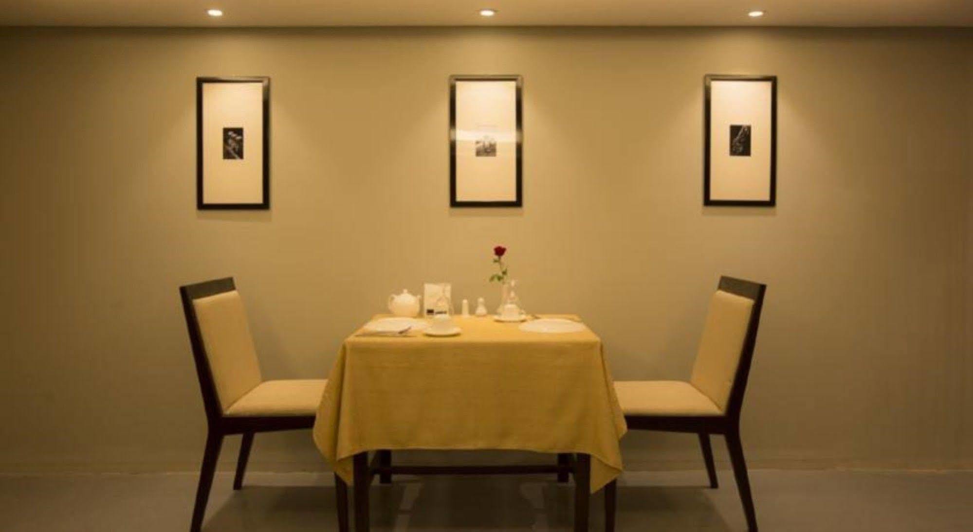 Shwe Pyi San Yar Hotel Yangón Exterior foto