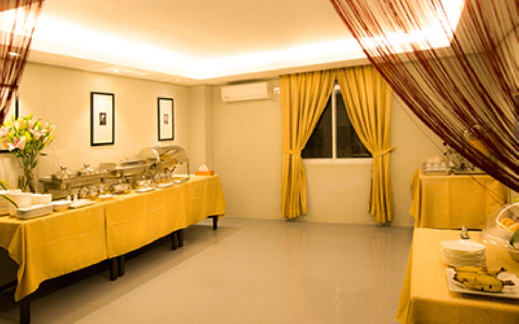 Shwe Pyi San Yar Hotel Yangón Exterior foto